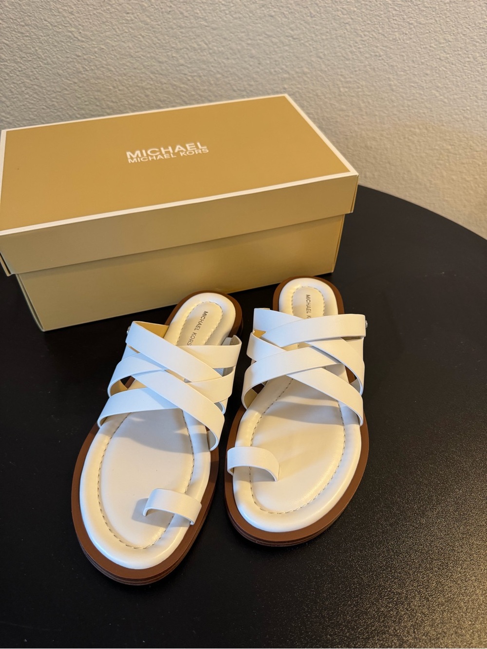 MICHAEL KORS White Leather Nora Sandals - Picture 2 of 3